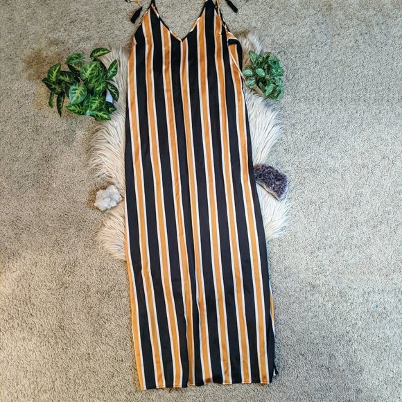 Forever 21 Gold and Black Striped Maxi Dress - Picture 2 of 8